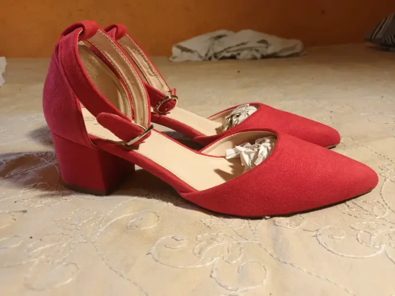 Zapatos de tacón rojo con correa - 3