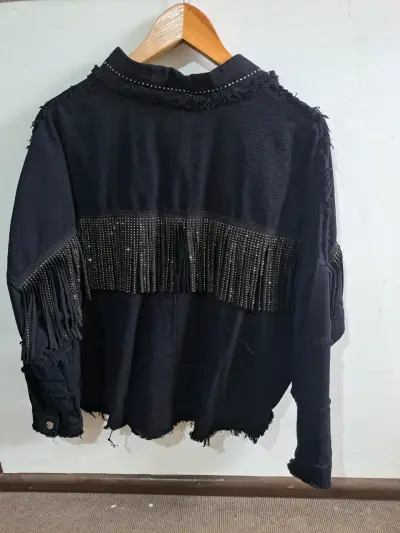 Chaqueta M-L negra con flecos y tachas Giorgia - miniatura 2