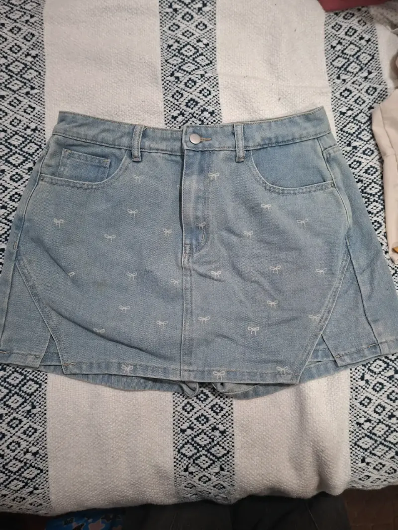 Falda XL de mezclilla azul con diseño bordado