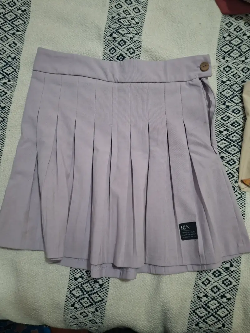 Falda plisada lila estilo colegial