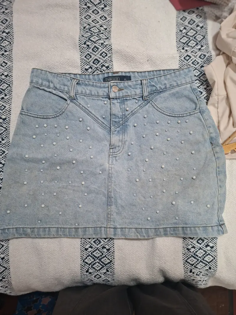 Falda de mezclilla Cherokee con perlas