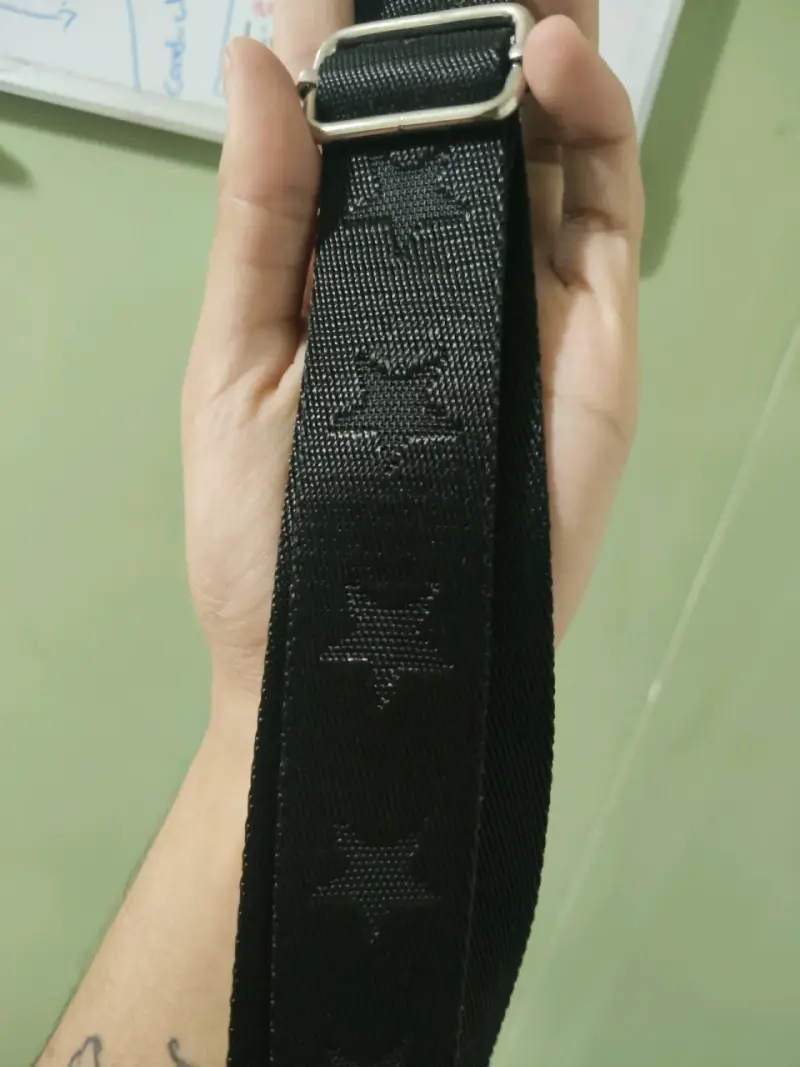 Cartera negra con detalle de estrella - 2