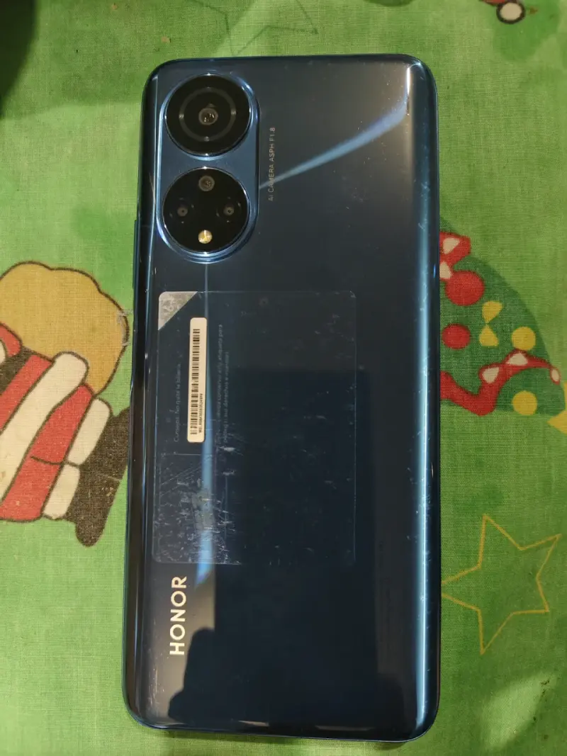 Smartphone con pantalla grande y diseño moderno - 2