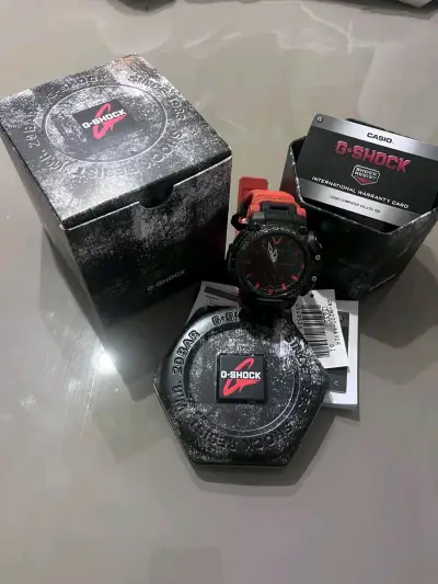 Reloj Casio G-Shock negro y rojo - miniatura 1