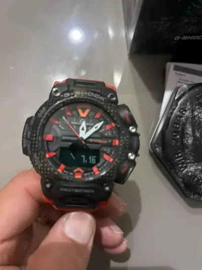 Reloj Casio G-Shock negro y rojo - miniatura 3