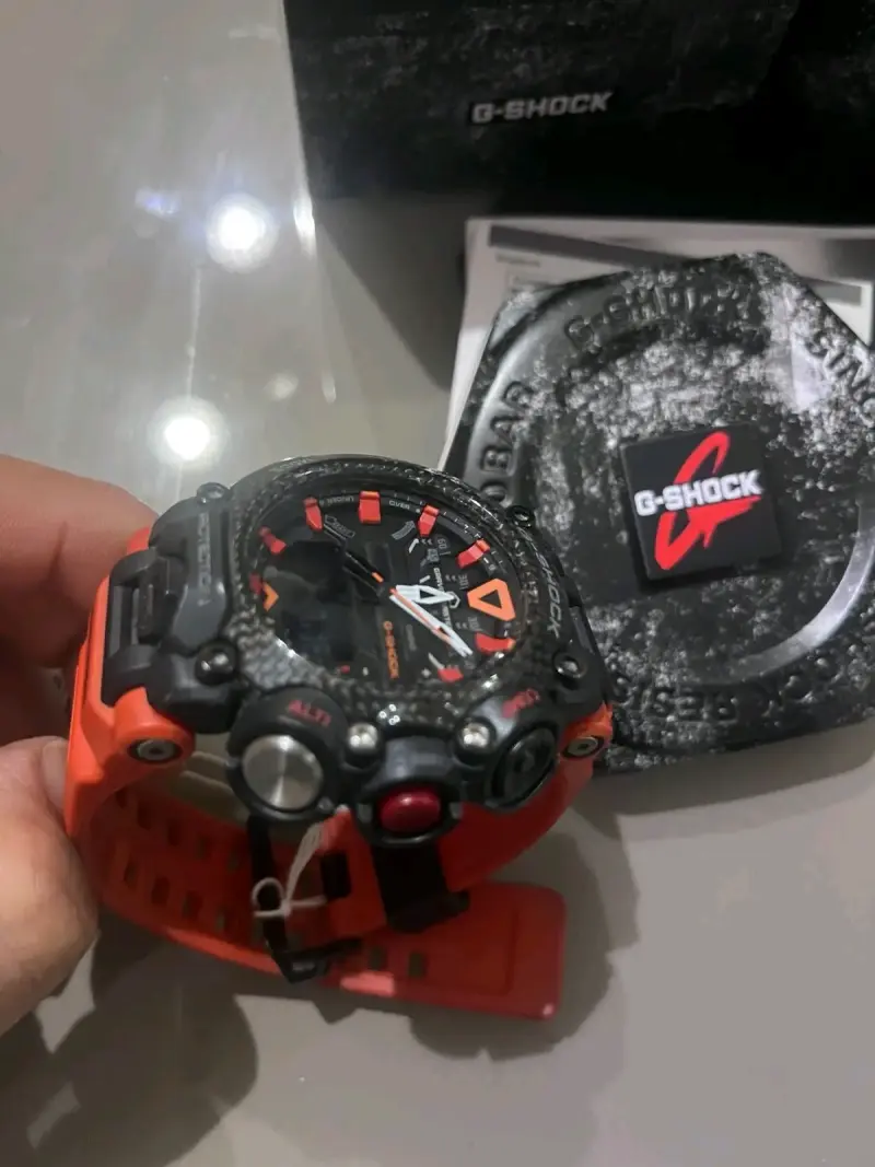 Reloj Casio G-Shock negro y rojo - 4