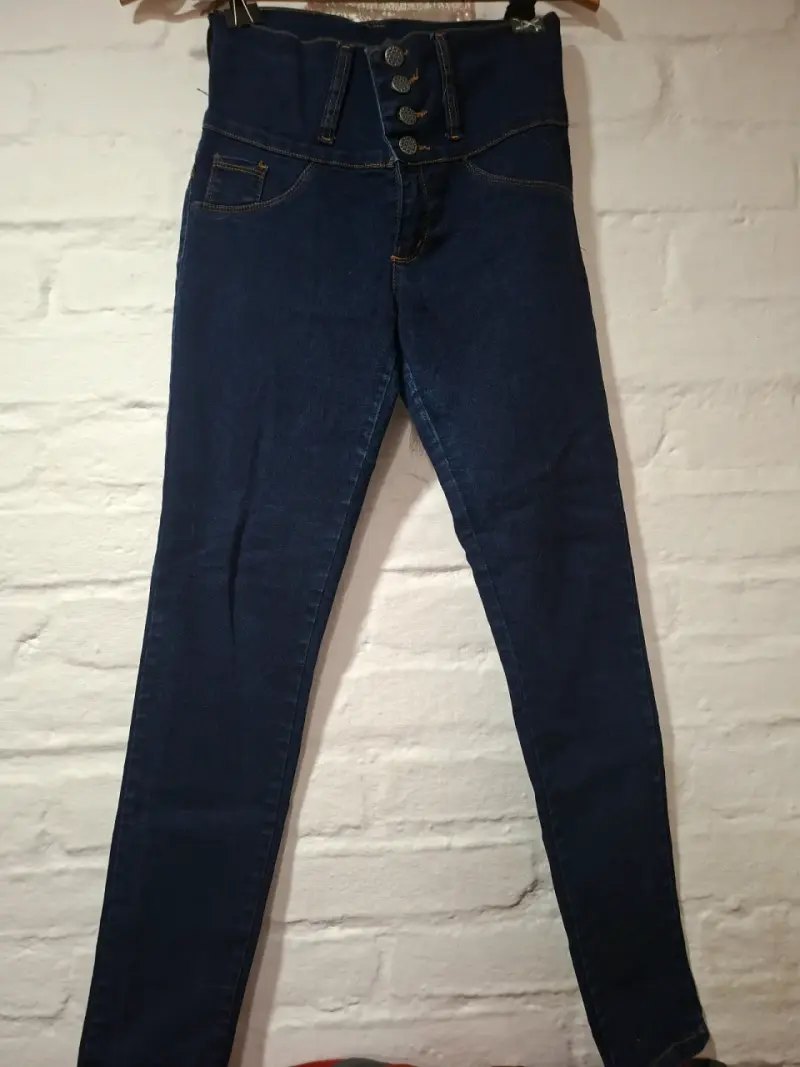 Jeans ajustados de tiro alto azul oscuro