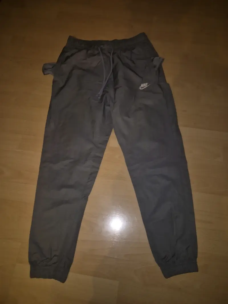 Pantalones deportivos Nike grises