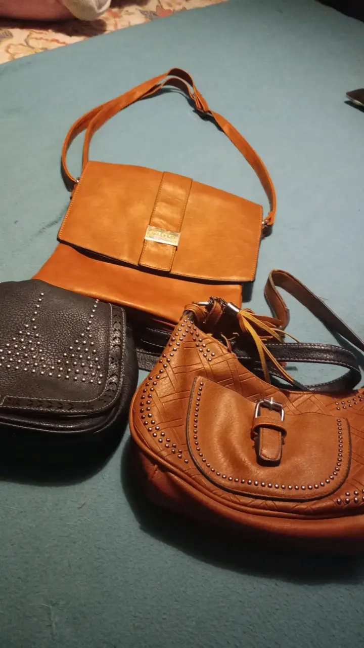 Set de carteras de cuero en tonos marrón y negro