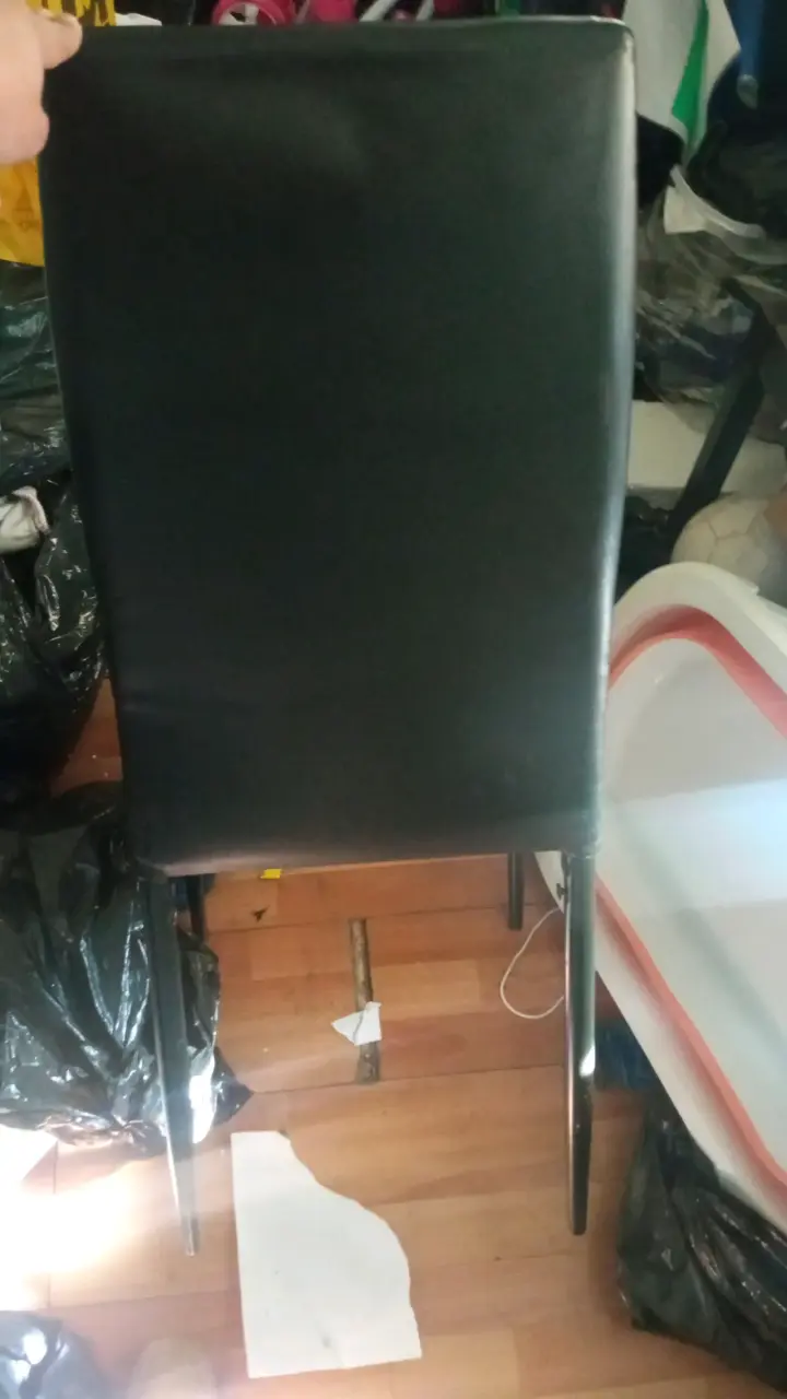 Silla de comedor negra moderna