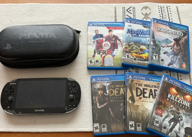 Consola portátil Sony PS Vita con estuche - 4