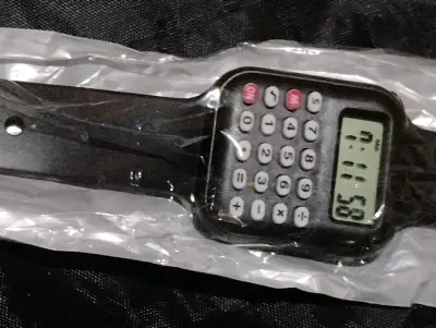 Reloj calculadora digital negroy flores eternas - miniatura 1