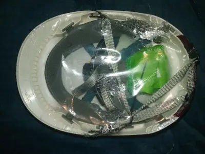 Casco de seguridad blanco con barboquejo - miniatura 2