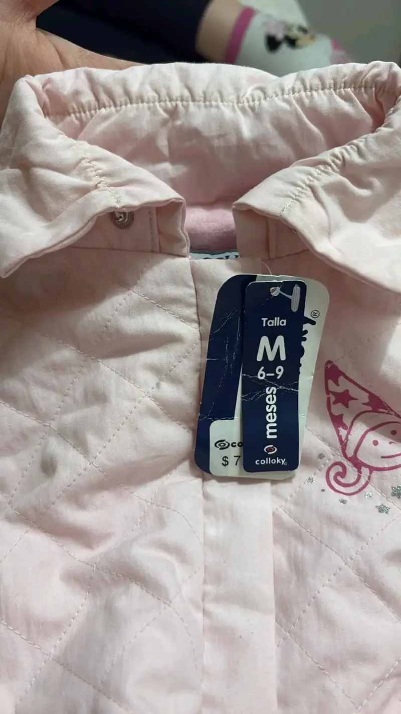 Chaqueta de bebé rosada con capucha - 2