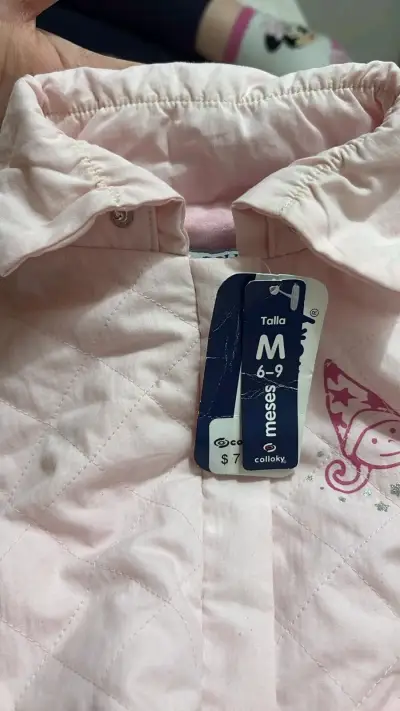 Chaqueta de bebé rosada con capucha - miniatura 2