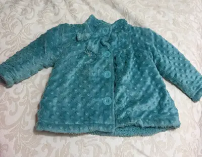 Chaqueta de bebé rosada con capucha - miniatura 5