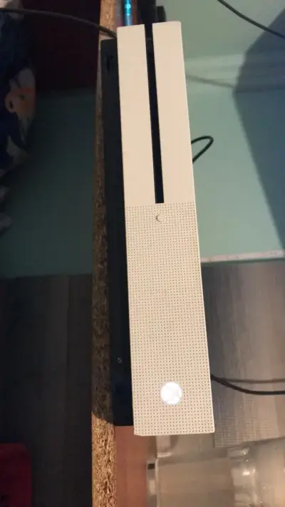 Consola Xbox One S blanca en buen estado - miniatura 1
