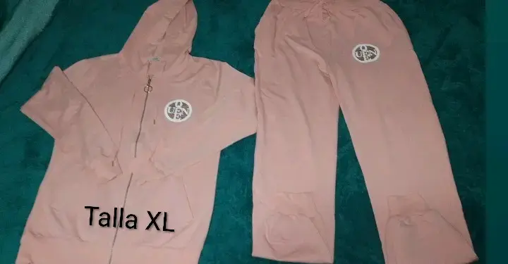 Conjunto deportivo rosa talla XL con capucha