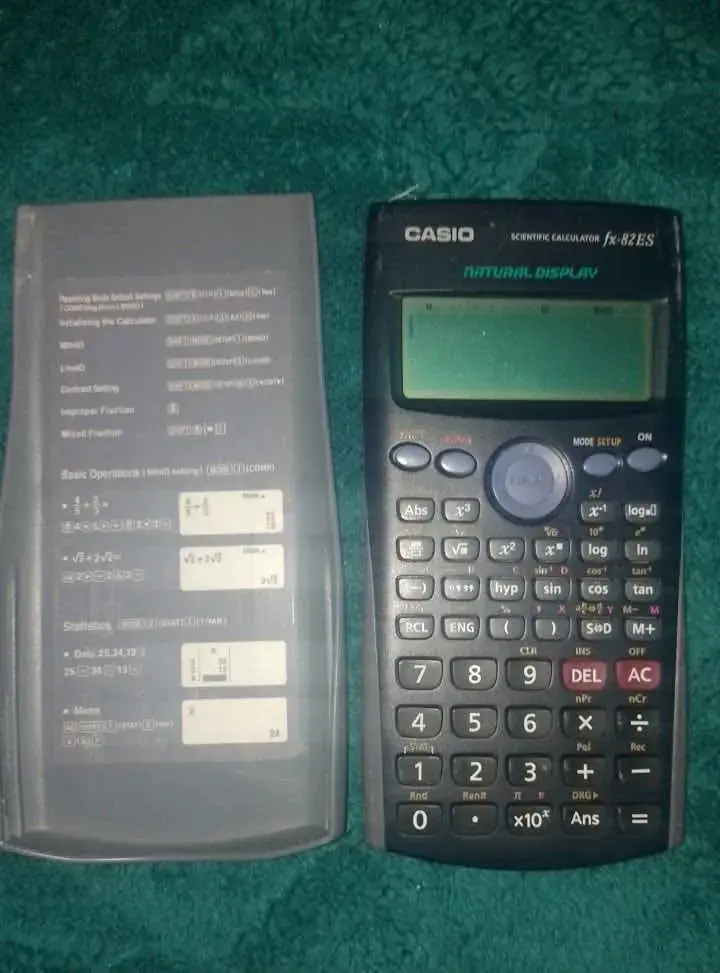 Calculadora científica Casio fx-82ES