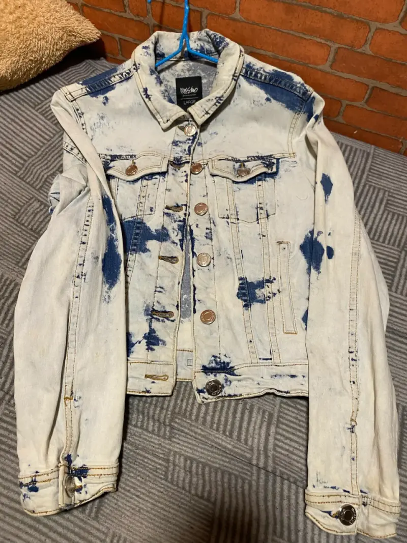 Chaqueta de mezclilla desgastada