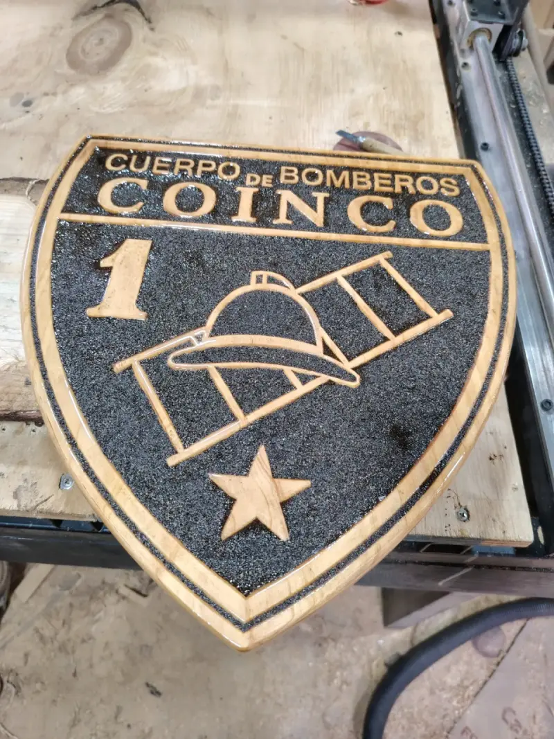 Escudo decorativo de madera, con fondo arenado - 4