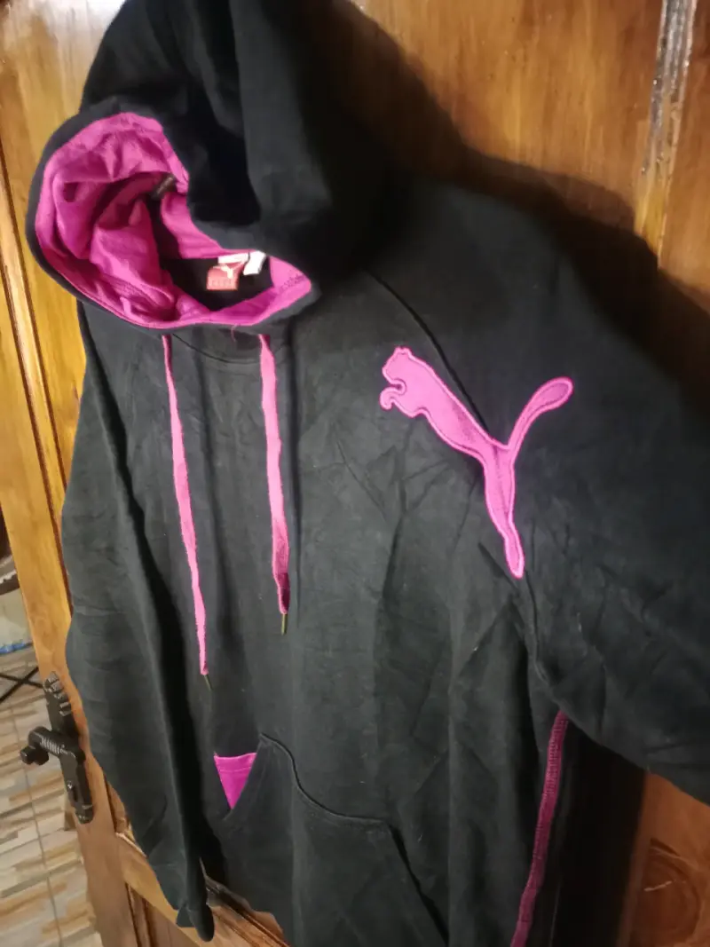 Polerón con capucha Puma negro y rosado - 2