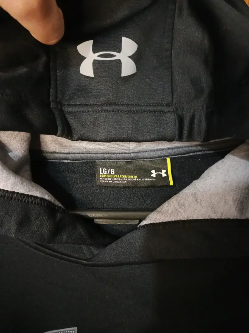 Polerón Under Armour negro con capucha - 3