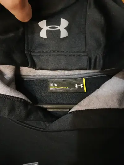 Polerón Under Armour negro con capucha - miniatura 3