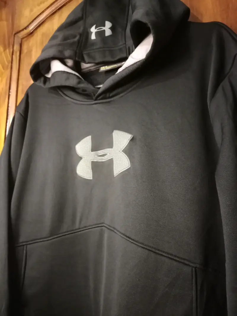 Polerón Under Armour negro con capucha - 4