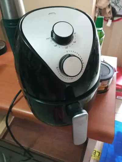 Freidora de aire compacta negra - miniatura 1