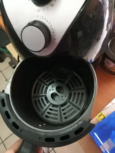 Freidora de aire compacta negra - miniatura 2