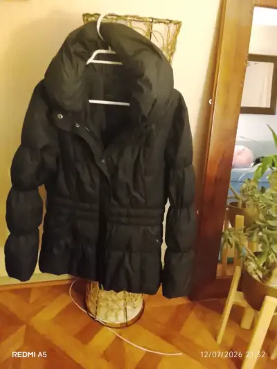 Chaqueta acolchada negra para invierno - miniatura 1