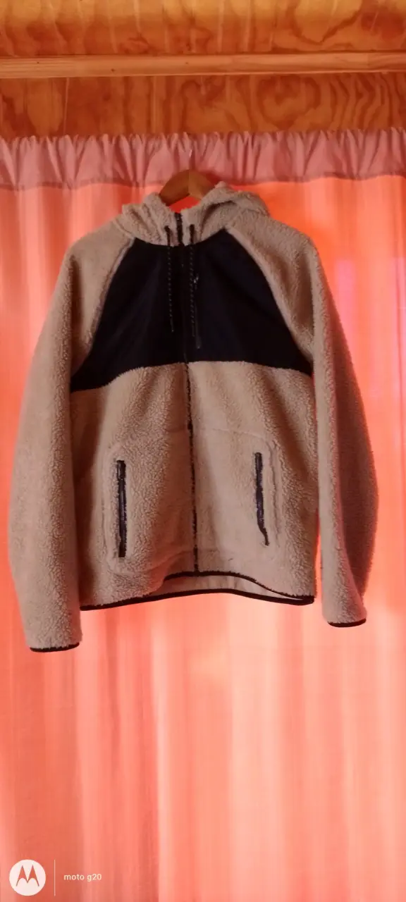 Polar con capucha beige y negra - 1