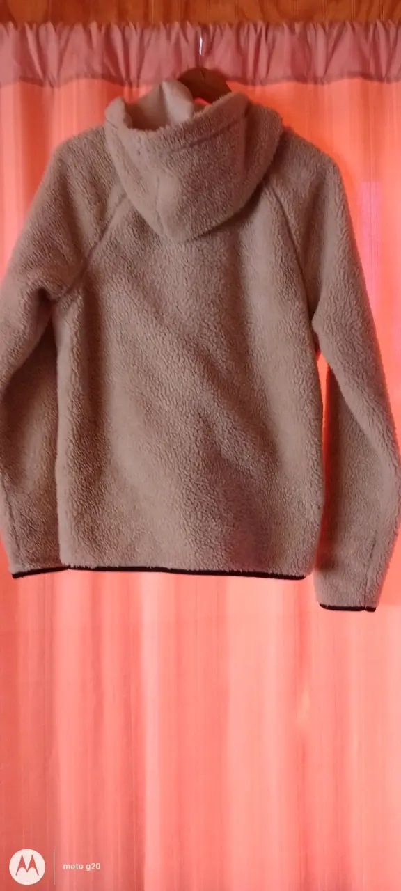 Polar con capucha beige y negra - 2