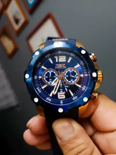 Reloj Invicta Pro Diver azul y dorado - miniatura 1