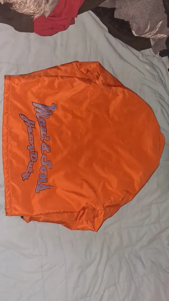 Chaqueta cortaviento naranja y negra - 3