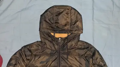 Chaqueta acolchada negra para invierno - miniatura 2