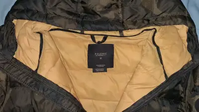 Chaqueta acolchada negra para invierno - miniatura 3