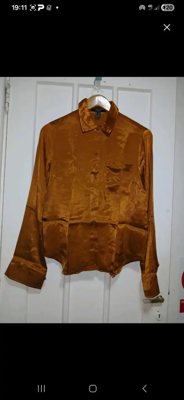 Blusa satinada color dorado para mujer - 1