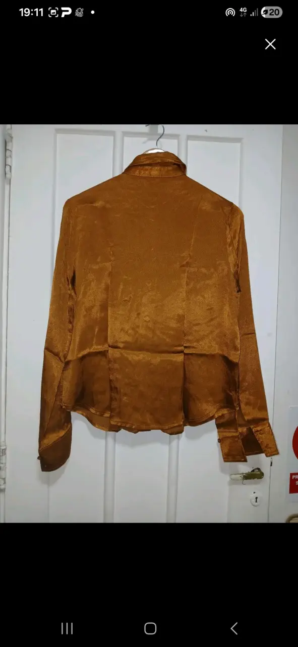 Blusa satinada color dorado para mujer - 3