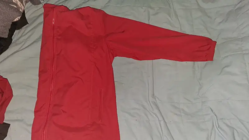 Chaqueta cortaviento roja unisex - 2