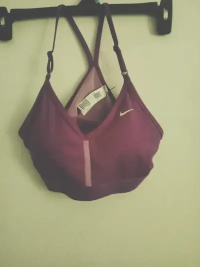 Top deportivo Nike morado para mujer - miniatura 1