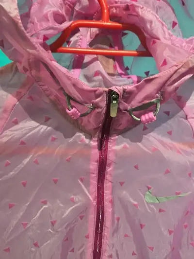Chaqueta cortaviento morada para mujer - miniatura 5