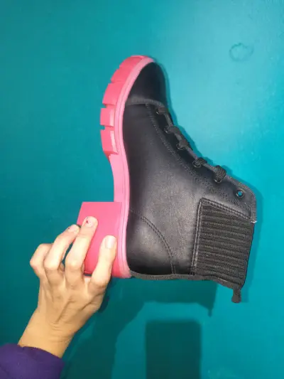 Botines negros con suela rosa Moleca - miniatura 2