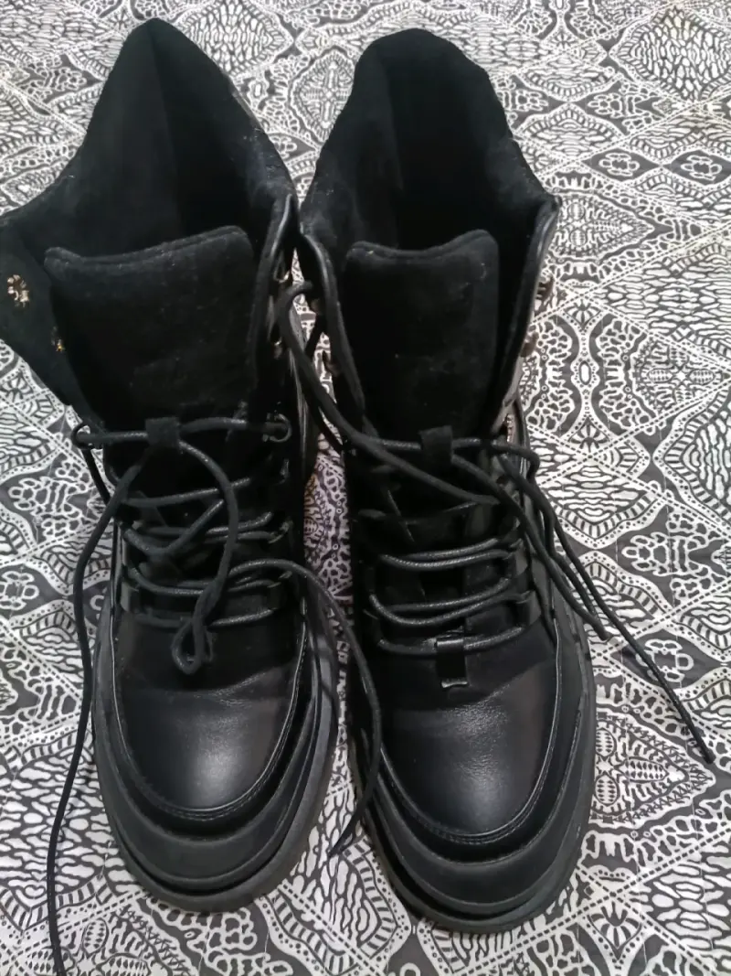 Botas negras con cordones - 3