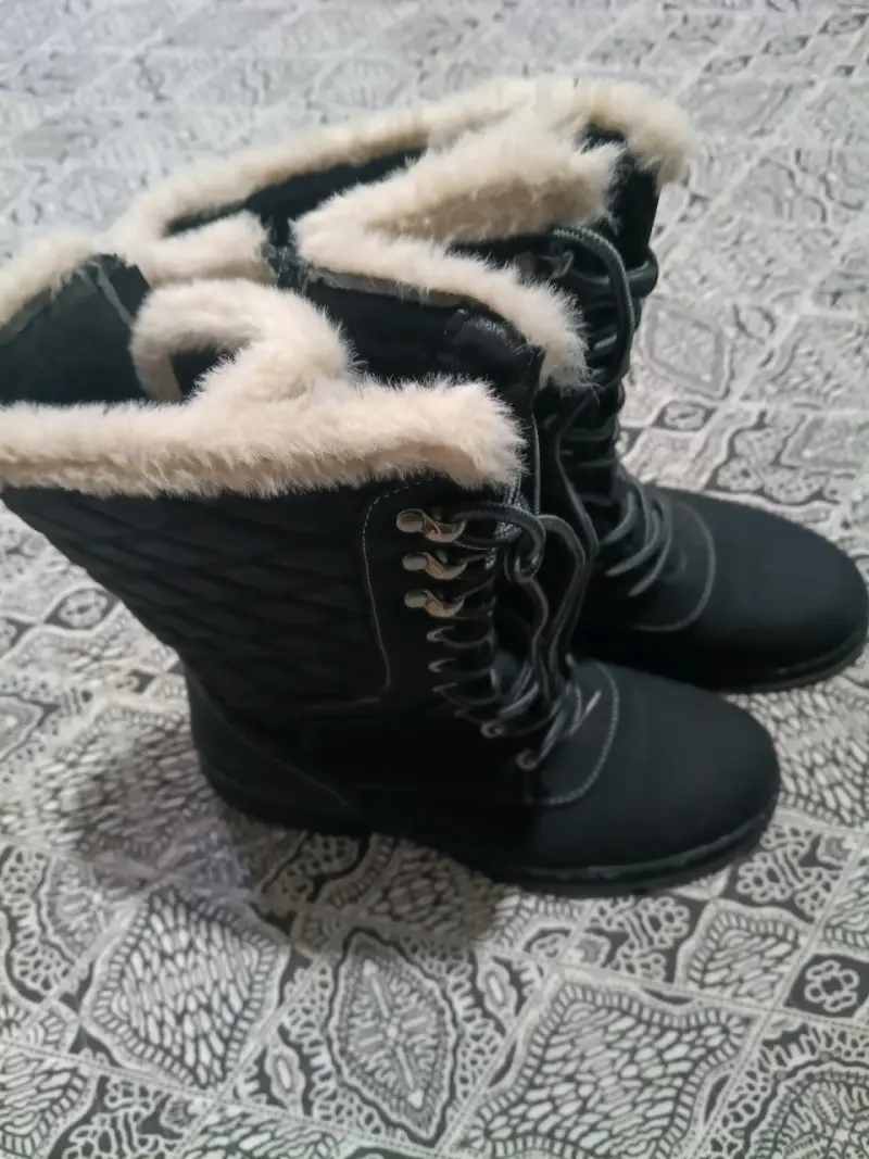 Botas negras con forro de lana - 1