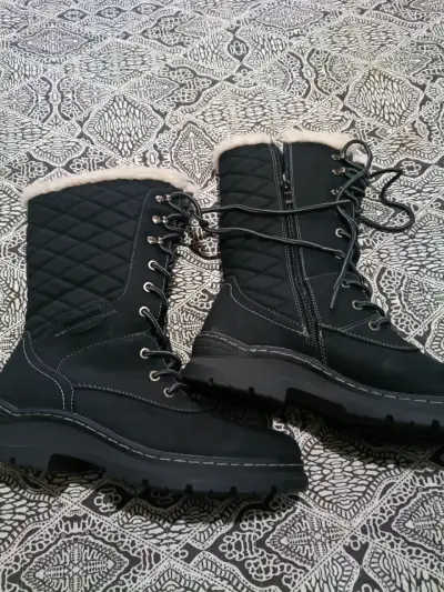 Botas negras con forro de lana - miniatura 4
