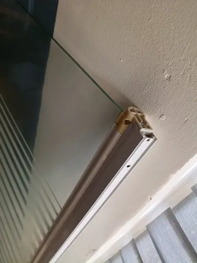 Mampara de vidrio para ducha con diseño - miniatura 3