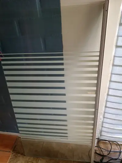 Mampara de vidrio para ducha con diseño - miniatura 5
