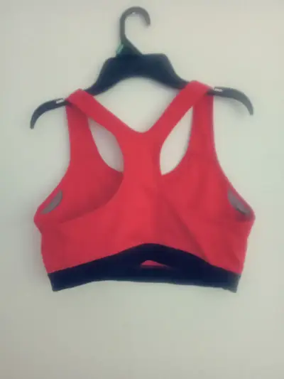 Top deportivo Nike rojo para mujer - miniatura 2